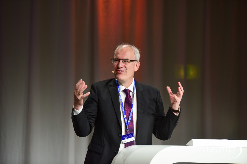 Dr. Georg Bach begrüßte bestens gelaunt die zahlreich erschienenen Teilnehmer.