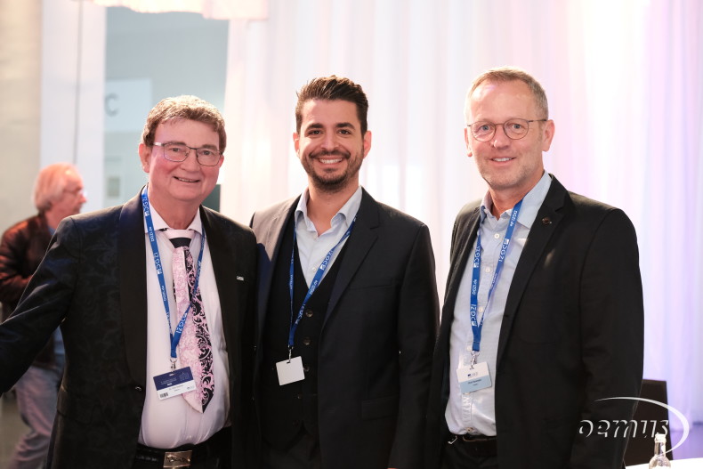 Dr. Rolf Vollmer, Dr. Navid Salehi und ZT Oliver Beckmann.